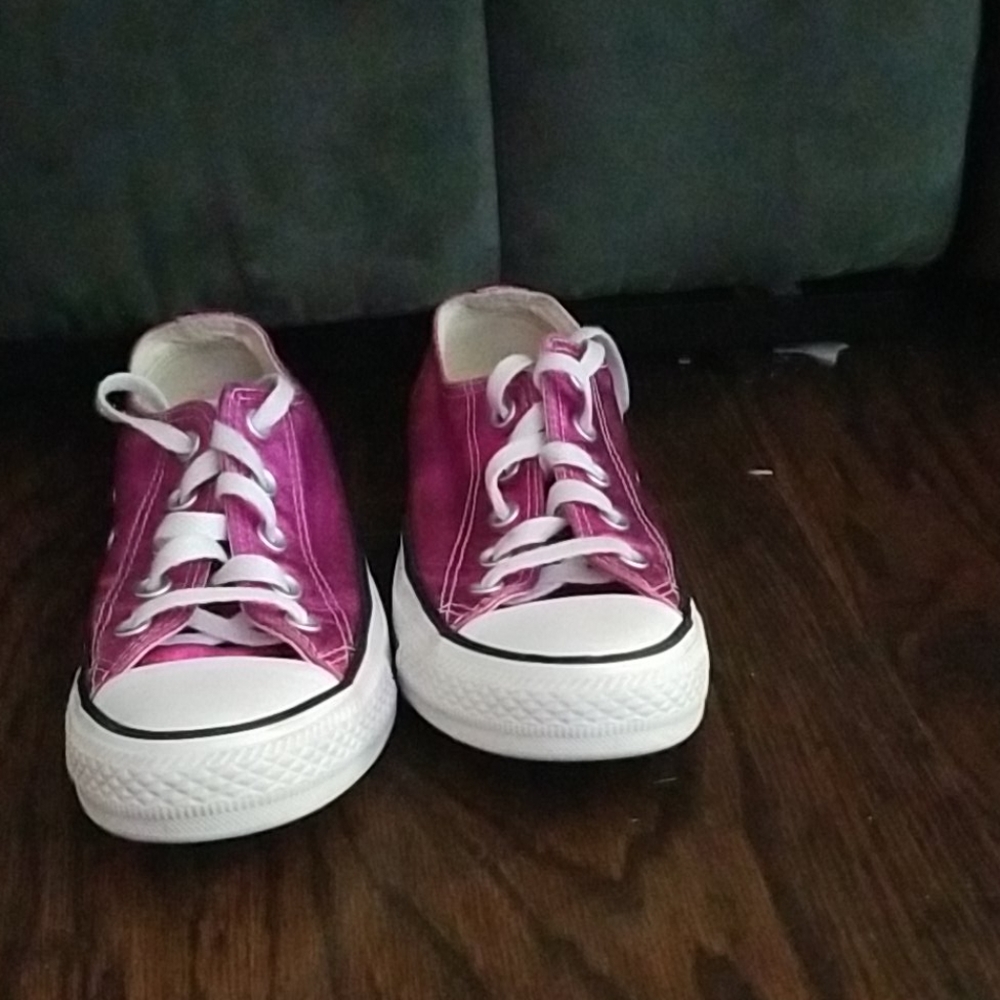 Hot pink converse